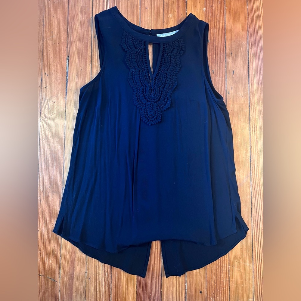 Danielrainn key hole tank with back detail